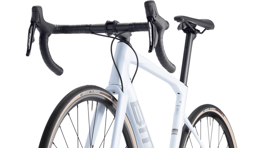 Vélo de route BMC Roadmachine Four Shimano 105 Di2 2024